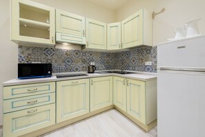 Kühlschrank, Herdplatte, Geschirrspüler