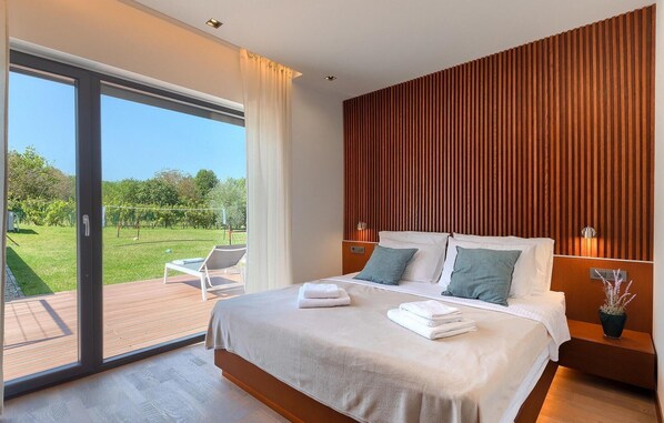 5 bedrooms, iron/ironing board, travel cot, free WiFi
