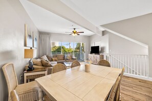 Interior - Walking Distance To Beach! Beach Pointe Townhomes 601 (Destin)