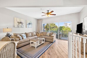 TV - Walking Distance To Beach! Beach Pointe Townhomes 601 (Destin)