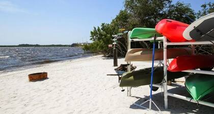 Private Beach, Fishing Dock & Heated Pool Paradise