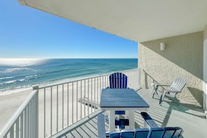 Outdoor dining - Perdido Skye 71 | Beachfront, Pool, Private Balcony | My Beach Getaways (Pensacola)