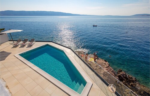 Awesome home in Starigrad