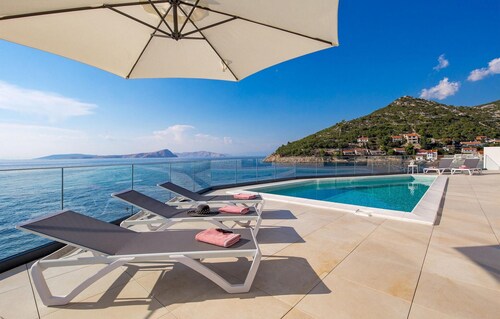 Awesome home in Starigrad