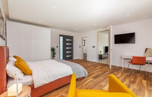 4 soverom, strykejern/-brett, reiseseng for barn og wi-fi (inkludert)