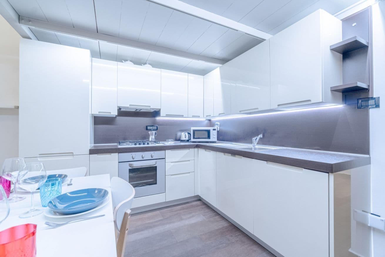 雪櫃、微波爐、焗爐、爐具