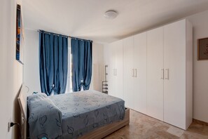 2 bedrooms, iron/ironing board, Internet