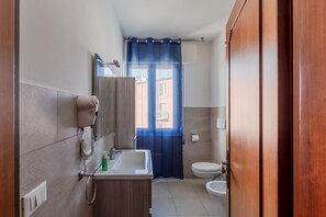 Een douche, een haardroger, een bidet