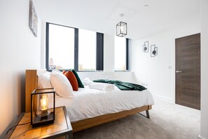 1 bedroom, iron/ironing board, free WiFi, bed sheets - Chic Industrial Luxury Stay (Stretford)