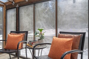 Property grounds - Ultimate Getaway ~ Hot tub ~ Sauna ~ Fire pit ~ Sun room ~ Mins from hwy & town (La Pine)