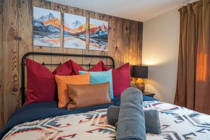 2 bedrooms, desk, travel crib, free WiFi