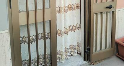 COZY DETACHED APARTMENT, STRATEGICALLY LOCATED.