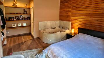 2 bedrooms, hypo-allergenic bedding, Select Comfort beds, free WiFi