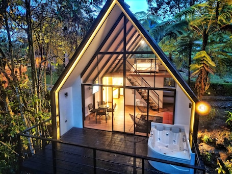 ChalĆ© luxo | Ćrea de estar | TV de tela plana 24 polegadas com canais a cabo