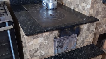 Geladeira, fogão, cooktop, chaleira elétrica