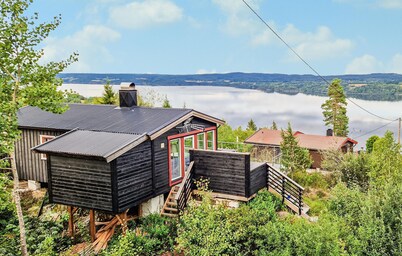 Lovely home in Enebakk with WiFi