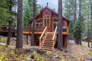 Exterior - Forest Haven by Tahoe Getaways - Tahoe Donner Monthly Lease w/ Hot Tub & HOA (Truckee)