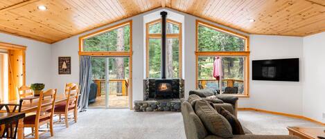 TV, fireplace, stereo