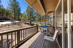 Property grounds - Dolomite Condo # 8 - Charming Ski Lease, Gas fireplace and Mountain Views (Truckee)