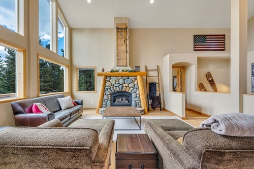 Chestnut Haus at Tahoe Donner By Tahoe Getaways -  4 BR w/ HOA Amenities