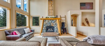 Chestnut Haus at Tahoe Donner By Tahoe Getaways -  4 BR w/ HOA Amenities
