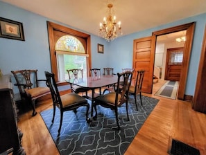 Dining - Manor on Memorial (Niagara Falls)