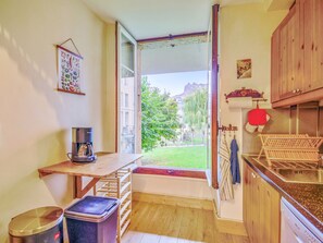 Kylskåp, mikrovågsugn, ugn och diskmaskin