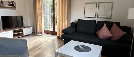 Fernseher, Tischtennisplatte