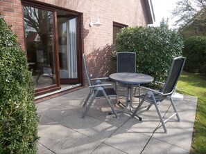 Outdoor dining - Kellenhusen - Heisterbusch 14-1 - Zentral und Ruhig Gelegene Ferienwohnung im Erdgeschoss für Max. 4 (Kellenhusen (Ostsee))