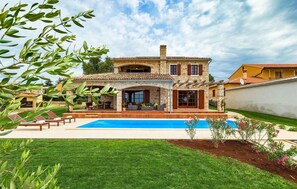 Pool - Awesome home in Porec (Porec)