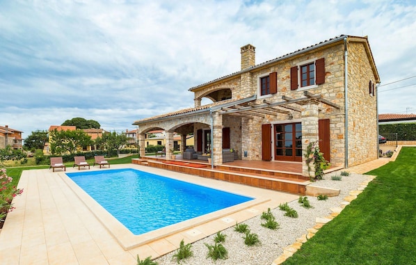Pool - Awesome home in Porec (Porec)