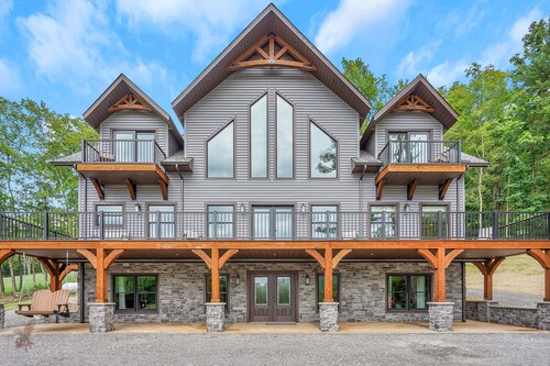Stunning Bugle Hollow Lodge
