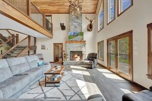 Smart-TV, Kamin, Tischtennisplatte