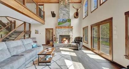 Stunning Bugle Hollow Lodge