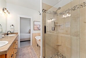 Bruser, hårtørrer, håndklæder, Sæbe