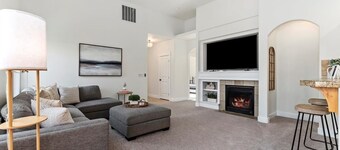 Meridian Patio Home with Games, Seasonal Pool, Close to EVERYTHING! Pet friendly