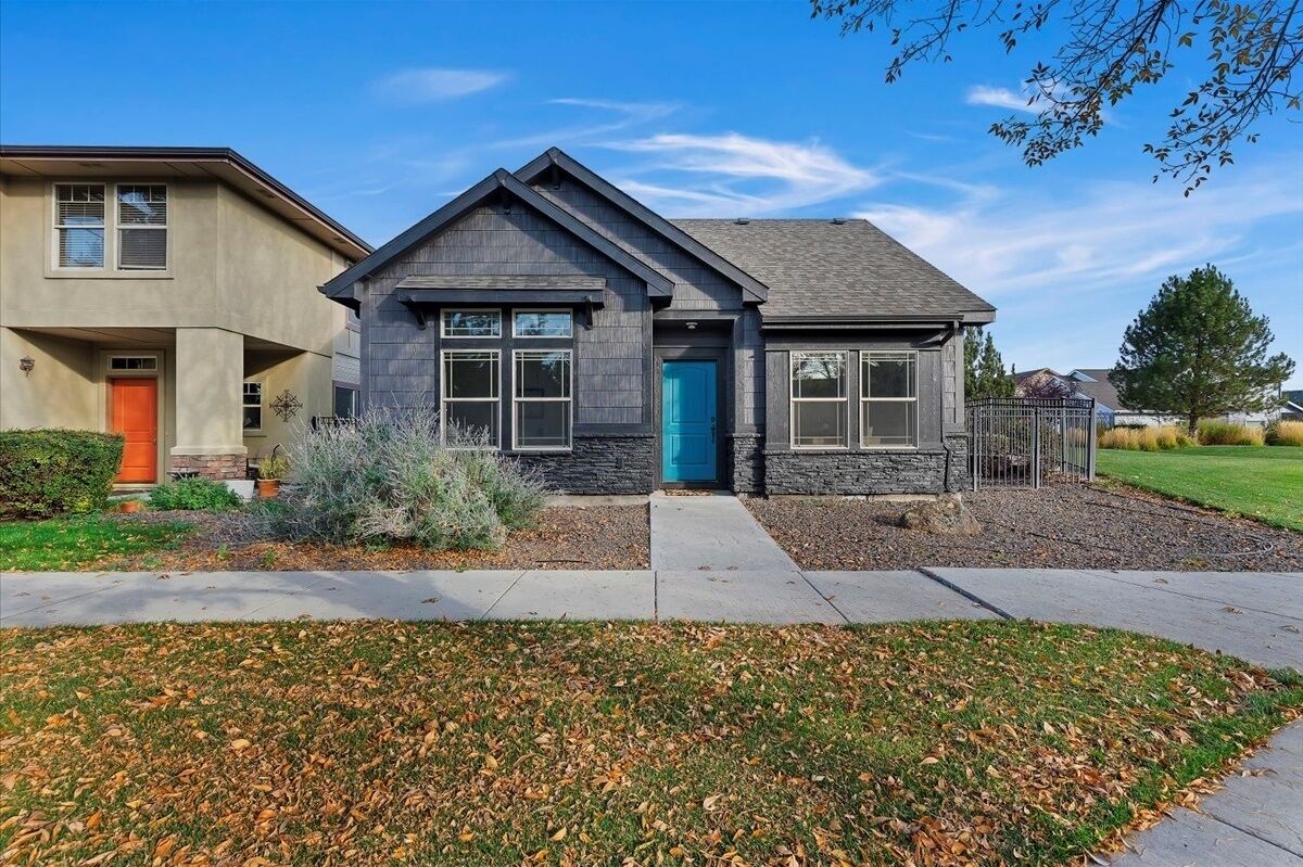 Meridian Patio Home w/Games & Pool. 4 bed 2 bath & Pet friendly! 