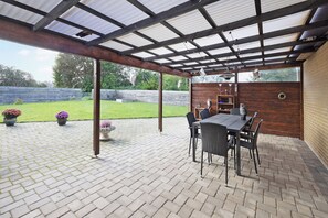 Outdoor dining - Cozy and spacious townhouse in Aars (Aars)