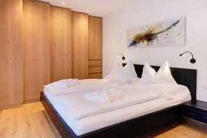 2 室のベッドルーム、アイロン / アイロン台、WiFi (無料)、ベッドシーツ