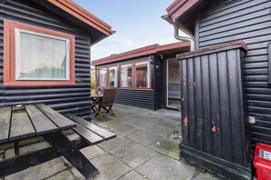 Outdoor dining - Charming cottage in Mesinge (Mesinge)