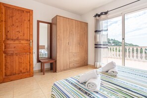 4 bedrooms, free WiFi, bed sheets - Holiday Home 'Casa Martini' with Sea View and Private Terrace (Tossa del Mar)