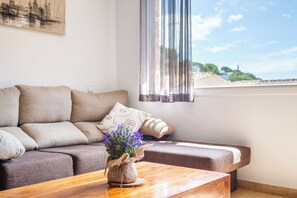 TV - Holiday Home 'Casa Martini' with Sea View and Private Terrace (Tossa del Mar)