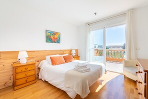 3 bedrooms, iron/ironing board, free WiFi, bed sheets - Villa 'Mimosa' with Private Terrace, Wi-Fi and Air Conditioning (Alcudia)
