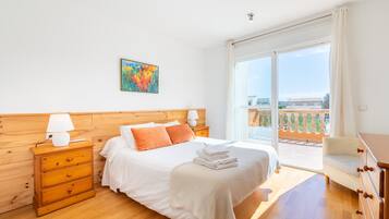 3 dormitoris, planxa i posts de planxar, wifi gratuïta i roba de llit