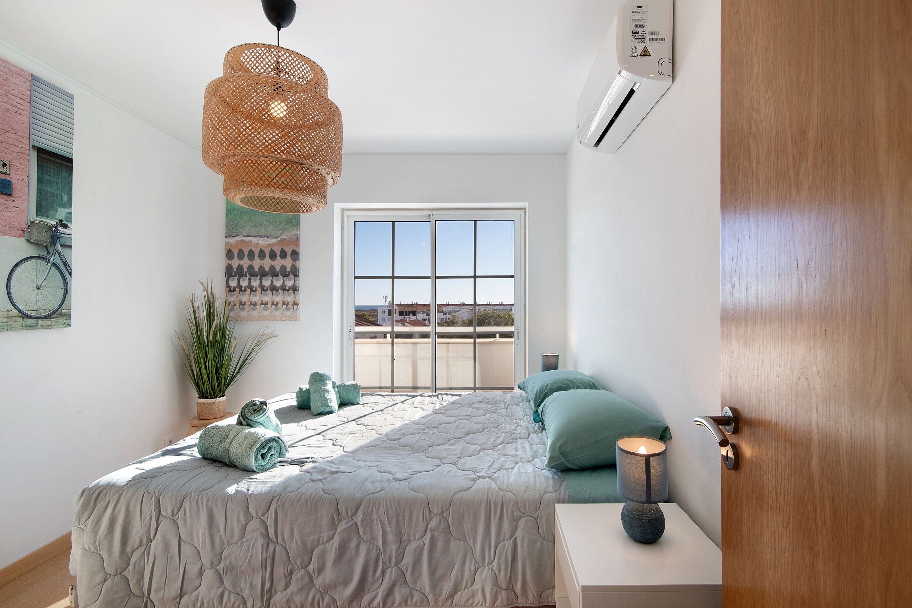 1 habitación, tabla de planchar con plancha, wifi gratis y ropa de cama 