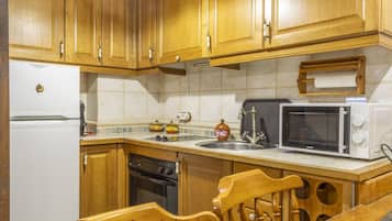 Refrigerador, microondas, placa de cocina, cafetera/tetera