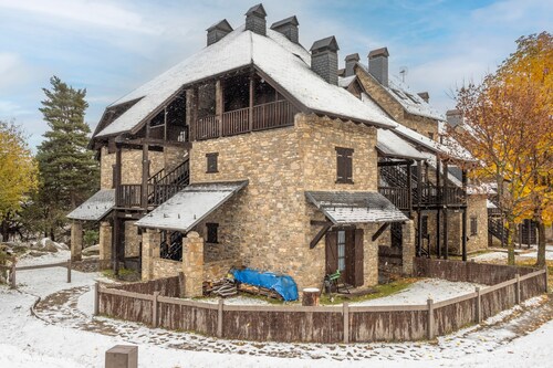 Apartment 'Apartamento La Mainera' with Mountain View, Shared Terrace and Wi-Fi