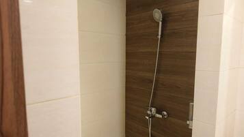 Deluxe Apartment | Bathroom