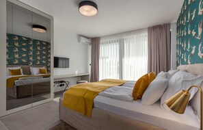 4 habitaciones, tabla de planchar con plancha y cuna de viaje 