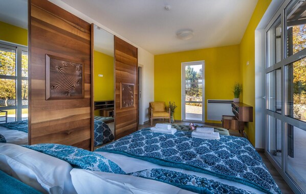5 bedrooms, iron/ironing board, travel cot, free WiFi